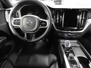 VOLVO XC60 2.0 B5 MH Plus Dark AWD