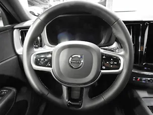 VOLVO XC60 2.0 B5 MH Plus Dark AWD