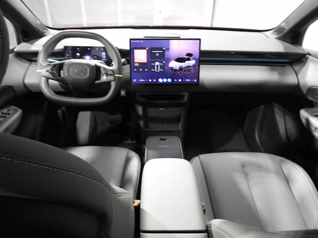 Lynk & Co 02