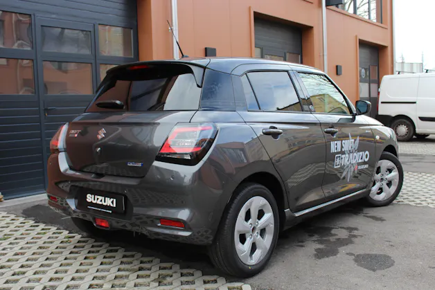 Suzuki Swift 1.2 Tradizio Hybrid CVT - "Taxe Autom - CHF 36.- * Garantie 5 ans * Apple Car Play * Caméra * Keyless"