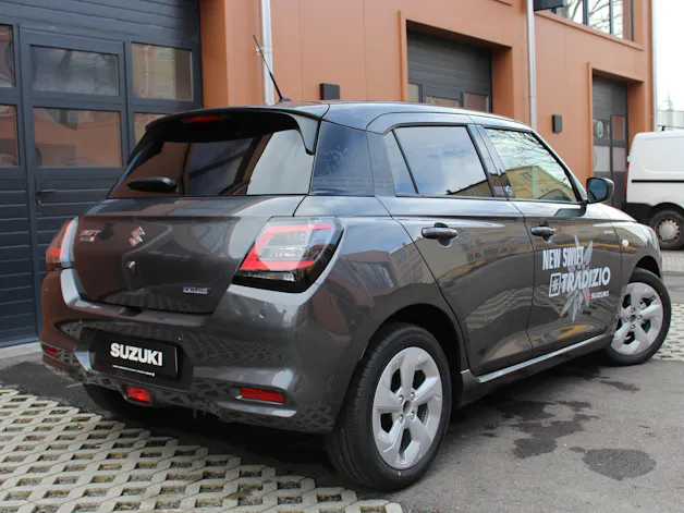 Suzuki Swift 1.2 Tradizio Hybrid CVT - "Taxe Autom - CHF 36.- * Garantie 5 ans * Apple Car Play * Caméra * Keyless"