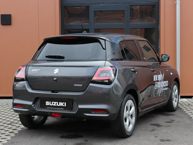 Suzuki Swift 1.2 Tradizio Hybrid CVT - "Taxe Autom - CHF 36.- * Garantie 5 ans * Apple Car Play * Caméra * Keyless"