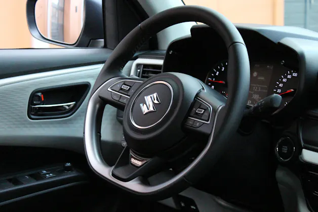 Suzuki Swift 1.2 Tradizio Hybrid CVT - "Taxe Autom - CHF 36.- * Garantie 5 ans * Apple Car Play * Caméra * Keyless"