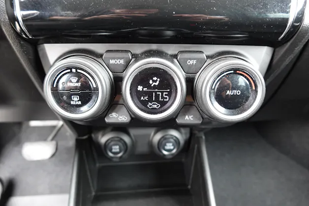 Suzuki Swift 1.0 12V Compact Top Automatic - "CH Auto * Keyless * GPS * Caméra * Apple Car Play * Temp. Adapt"