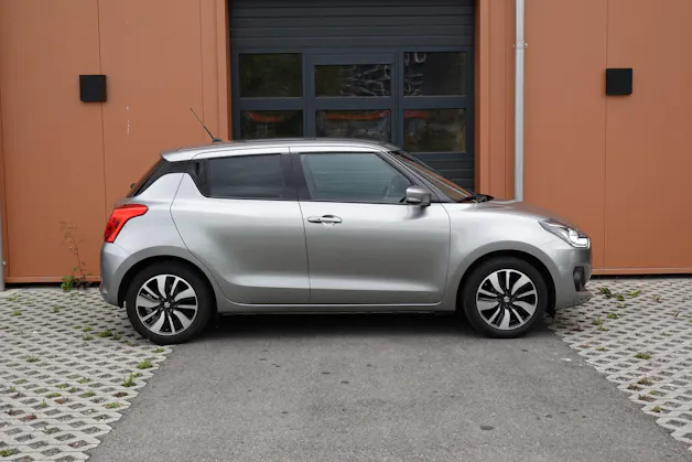 Suzuki Swift 1.0 12V Compact Top Automatic - "CH Auto * Keyless * GPS * Caméra * Apple Car Play * Temp. Adapt"