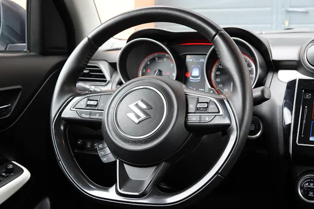 Suzuki Swift 1.0 12V Compact Top Automatic - "CH Auto * Keyless * GPS * Caméra * Apple Car Play * Temp. Adapt"