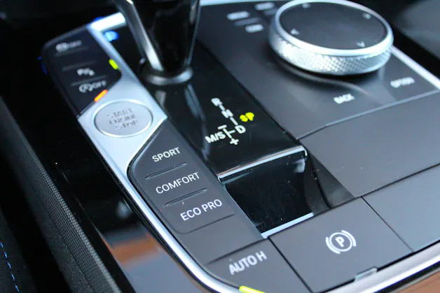 BMW 118i Pure M Sport Steptronic - "Jantes 19' * Toit Ouvrant * Harman & Kardon * Head-Up Display"