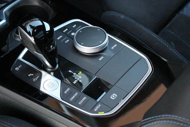BMW 118i Pure M Sport Steptronic - "Jantes 19' * Toit Ouvrant * Harman & Kardon * Head-Up Display"