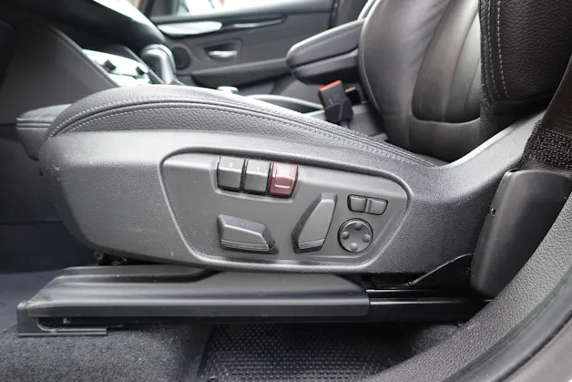 BMW 225xe iPerformance Active Tourer " * Véhicule CH * Caméra + Capteurs * Hayon électrique * Tempomat * Phares automatiques "