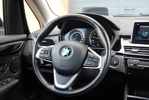 BMW 225xe iPerformance Active Tourer " * Véhicule CH * Caméra + Capteurs * Hayon électrique * Tempomat * Phares automatiques "
