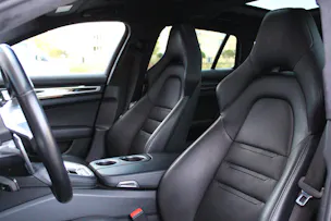 PORSCHE Panamera GTS Sport Turismo PDK - "CH Fahrzeug * Toit Pano * Sport Chrono * Echap. Sport * Toutes Roues Directr. * Caméra 360'"