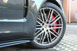 PORSCHE Panamera GTS Sport Turismo PDK - "CH Fahrzeug * Toit Pano * Sport Chrono * Echap. Sport * Toutes Roues Directr. * Caméra 360'"