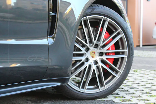 Porsche Panamera GTS Sport Turismo PDK - "CH Fahrzeug * Toit Pano * Sport Chrono * Echap. Sport * Toutes Roues Directr. * Caméra 360'"