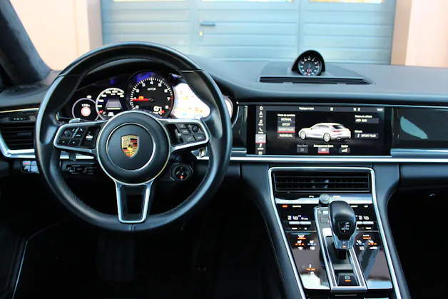 Porsche Panamera GTS Sport Turismo PDK - "CH Fahrzeug * Toit Pano * Sport Chrono * Echap. Sport * Toutes Roues Directr. * Caméra 360'"