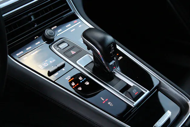 Porsche Panamera GTS Sport Turismo PDK - "CH Fahrzeug * Toit Pano * Sport Chrono * Echap. Sport * Toutes Roues Directr. * Caméra 360'"