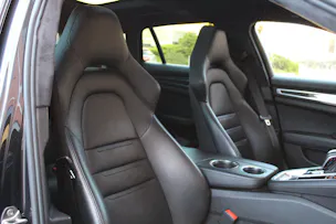 PORSCHE Panamera GTS Sport Turismo PDK - "CH Fahrzeug * Toit Pano * Sport Chrono * Echap. Sport * Toutes Roues Directr. * Caméra 360'"