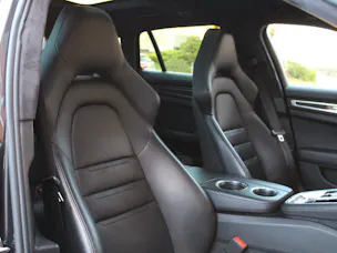 PORSCHE Panamera GTS Sport Turismo PDK - "CH Fahrzeug * Toit Pano * Sport Chrono * Echap. Sport * Toutes Roues Directr. * Caméra 360'"