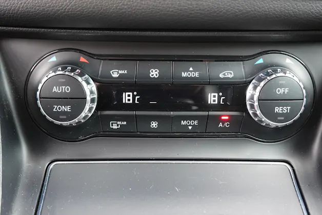 Mercedes-Benz GLA 250 AMG Line 4Matic CH Fahrzeug - "Tempomat * Caméra * Hayon Electrique * GPS * Aide à la conduite"