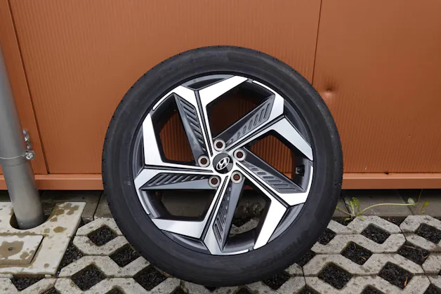 Hyundai Tucson 1.6 TGDI HEV Amplia 4WD - "CH Auto * 8 Roues * Caméra * Trempomat Adaptitif"