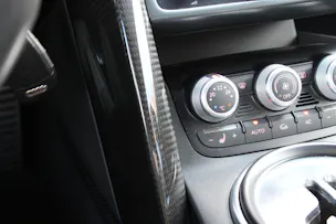 Audi R8 Coupé 4.2 Boite Mécanique " Sidebalde Carbone * Intérieur Carbone * Cuir * GPS * Caméra * Bang & Olufsen * Bluetooth"