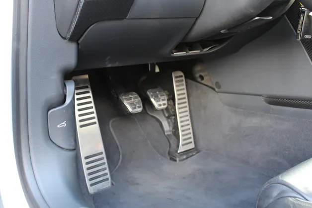 Audi R8 Coupé 4.2 Boite Mécanique " Sidebalde Carbone * Intérieur Carbone * Cuir * GPS * Caméra * Bang & Olufsen * Bluetooth"