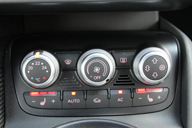 Audi R8 Coupé 4.2 Boite Mécanique " Sidebalde Carbone * Intérieur Carbone * Cuir * GPS * Caméra * Bang & Olufsen * Bluetooth"