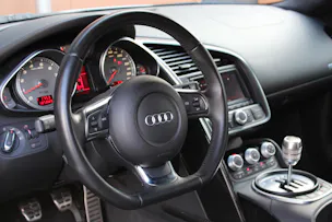 Audi R8 Coupé 4.2 Boite Mécanique " Sidebalde Carbone * Intérieur Carbone * Cuir * GPS * Caméra * Bang & Olufsen * Bluetooth"