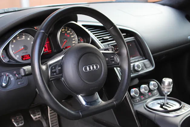 Audi R8 Coupé 4.2 Boite Mécanique " Sidebalde Carbone * Intérieur Carbone * Cuir * GPS * Caméra * Bang & Olufsen * Bluetooth"
