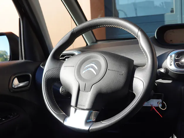 Citroën C3 Picasso 1.2 - "Véhicule CH * Embrayage neuf * 8 Roues * Régulateur de vitesse * capteur stationnement * intérieur tissus"