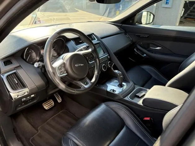 Jaguar E-Pace 2.0 T 250 R-Dynamic SE AWD