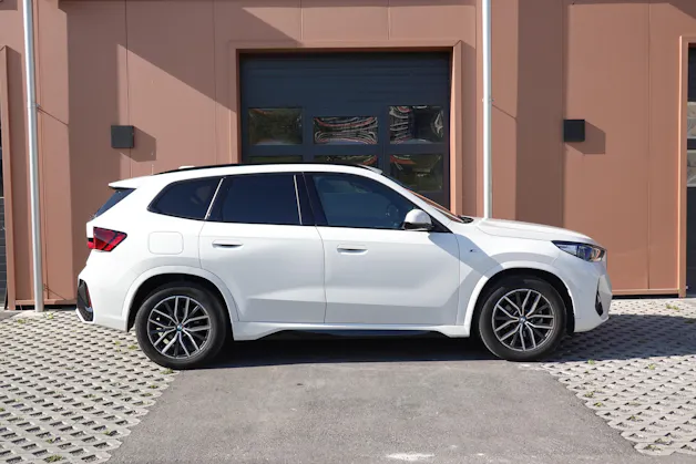 BMW X1 sDrive 18i M Sport * Véhicule CH * Caméra + Capteurs * Hayon électrique * Pack M * Tempomat * Phares automatiques *