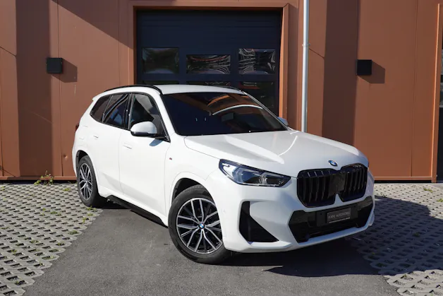BMW X1 sDrive 18i M Sport * Véhicule CH * Caméra + Capteurs * Hayon électrique * Pack M * Tempomat * Phares automatiques *