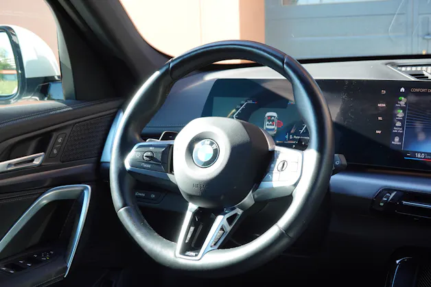 BMW X1 sDrive 18i M Sport * Véhicule CH * Caméra + Capteurs * Hayon électrique * Pack M * Tempomat * Phares automatiques *