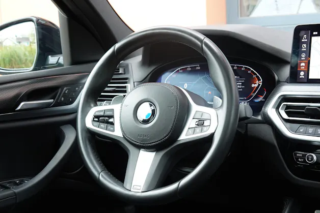 BMW X4 xDrive 48V 20d M Sport * Vehicule CH * Pack M * Camera 360 * jantes 20 * sièges chauffants et électriques *