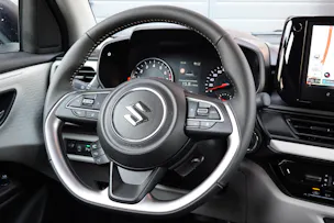 Suzuki Swift 1.2 Compact+ Hybrid CVT - "Tempomat Adapt. * Caméra de recul * Sièges chauffants * Apple Car Play * Aides Conduites"