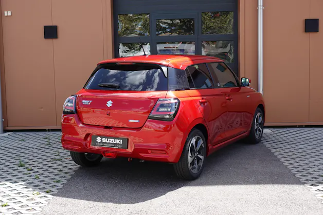 Suzuki Swift 1.2 Tradizio Top Hybrid CVT - "5 ans de garantie * Rétro Elect * Caméra * GPS * Apple Car Play * Rabais Taxe Auto"