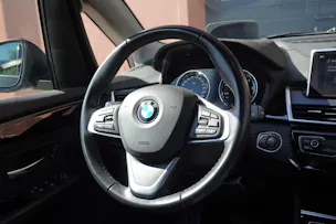 BMW 218d xDrive Active Tourer Steptronic -" * Véhicule CH * Caméra + Capteurs * Hayon électrique * Tempomat * Phares automatiques "