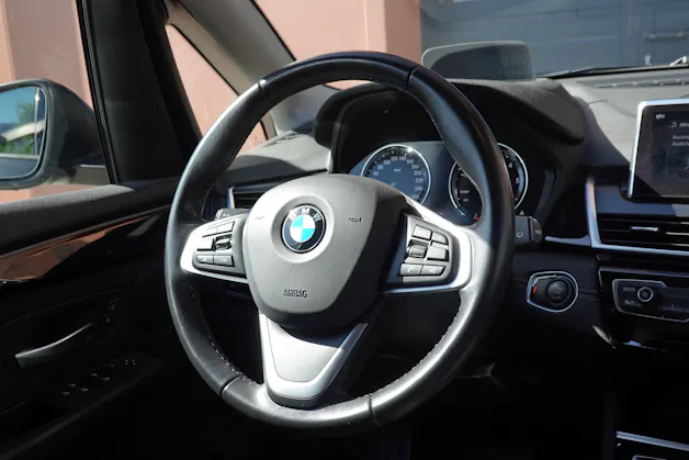 BMW 218d xDrive Active Tourer Steptronic -" * Véhicule CH * Caméra + Capteurs * Hayon électrique * Tempomat * Phares automatiques "