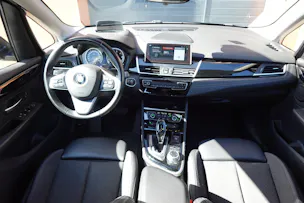 BMW 218d xDrive Active Tourer Steptronic -" * Véhicule CH * Caméra + Capteurs * Hayon électrique * Tempomat * Phares automatiques "