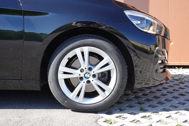 BMW 218d xDrive Active Tourer Steptronic -" * Véhicule CH * Caméra + Capteurs * Hayon électrique * Tempomat * Phares automatiques "