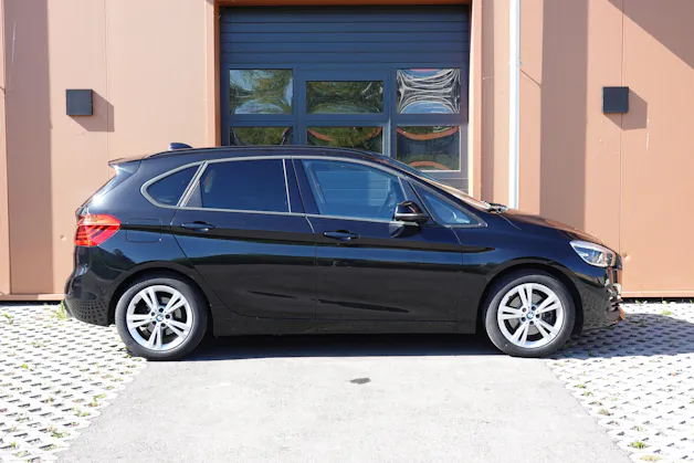BMW 218d xDrive Active Tourer Steptronic -" * Véhicule CH * Caméra + Capteurs * Hayon électrique * Tempomat * Phares automatiques "