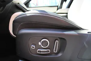 Land Rover Range Rover Velar D 300 First Edition Automatic - "Toit Ouvrant * Son Meridian * 8 Roues * Sièges Electriques avec Mémoire"