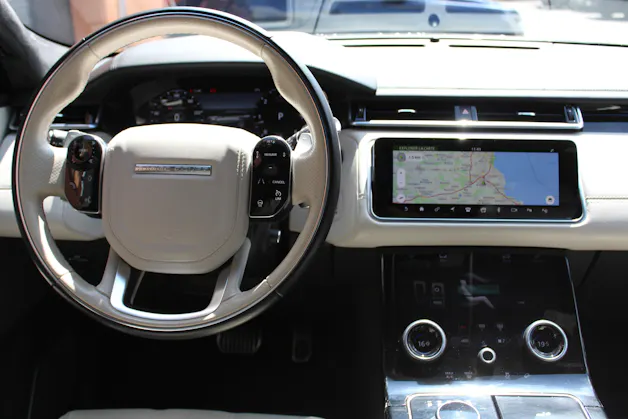 Land Rover Range Rover Velar D 300 First Edition Automatic - "Toit Ouvrant * Son Meridian * 8 Roues * Sièges Electriques avec Mémoire"