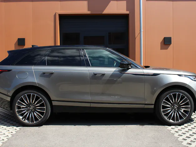 Land Rover Range Rover Velar D 300 First Edition Automatic - "Toit Ouvrant * Son Meridian * 8 Roues * Sièges Electriques avec Mémoire"