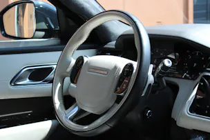 Land Rover Range Rover Velar D 300 First Edition Automatic - "Toit Ouvrant * Son Meridian * 8 Roues * Sièges Electriques avec Mémoire"