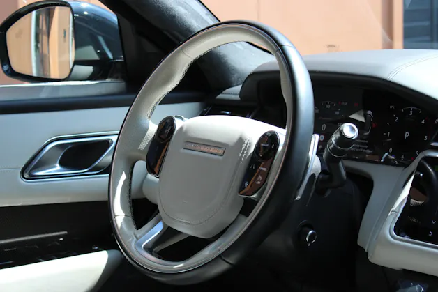 Land Rover Range Rover Velar D 300 First Edition Automatic - "Toit Ouvrant * Son Meridian * 8 Roues * Sièges Electriques avec Mémoire"