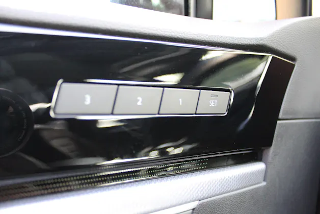 VW Touareg 3.0 TDI R Line Tiptronic - "Pack R-Line Int/Ext * Attelage Elec. 3500 Kg * Caméra * Service gratuit"