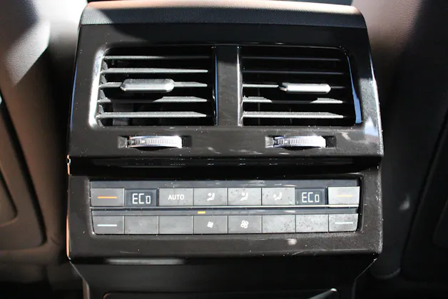 VW Touareg 3.0 TDI R Line Tiptronic - "Pack R-Line Int/Ext * Attelage Elec. 3500 Kg * Caméra * Service gratuit"