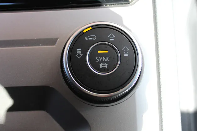 VW Touareg 3.0 TDI R Line Tiptronic - "Pack R-Line Int/Ext * Attelage Elec. 3500 Kg * Caméra * Service gratuit"