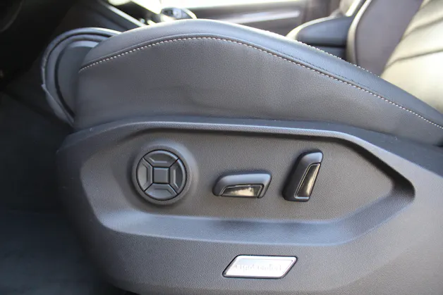 VW Touareg 3.0 TDI R Line Tiptronic - "Pack R-Line Int/Ext * Attelage Elec. 3500 Kg * Caméra * Service gratuit"